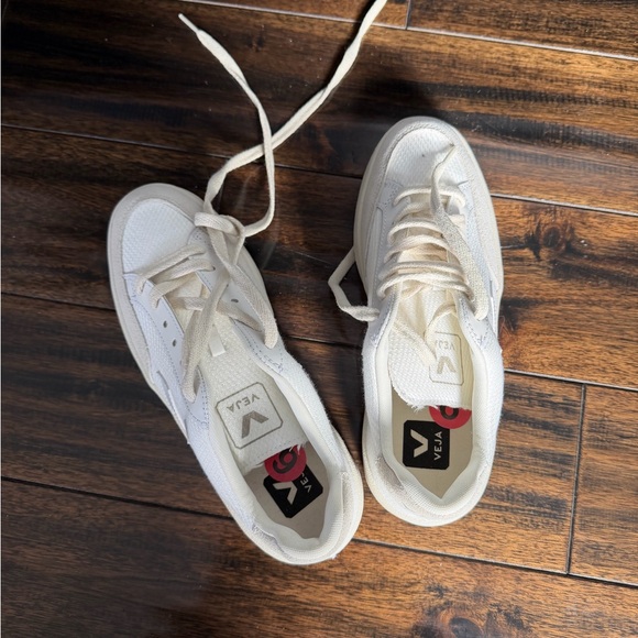 Veja V-12 Sneakers - Picture 5 of 6